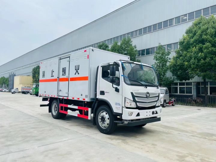 福田欧马可（5.2米）6.8吨腐蚀性物品厢式车
